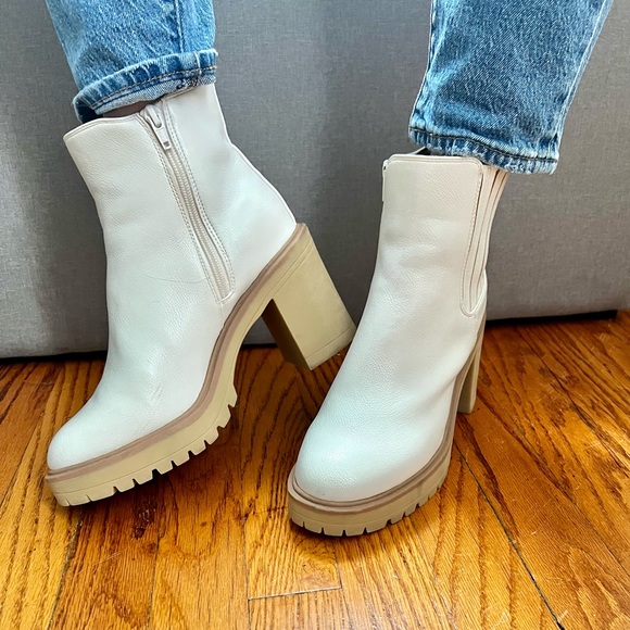 DOLCE VITA White Booties - Picture 8 of 8